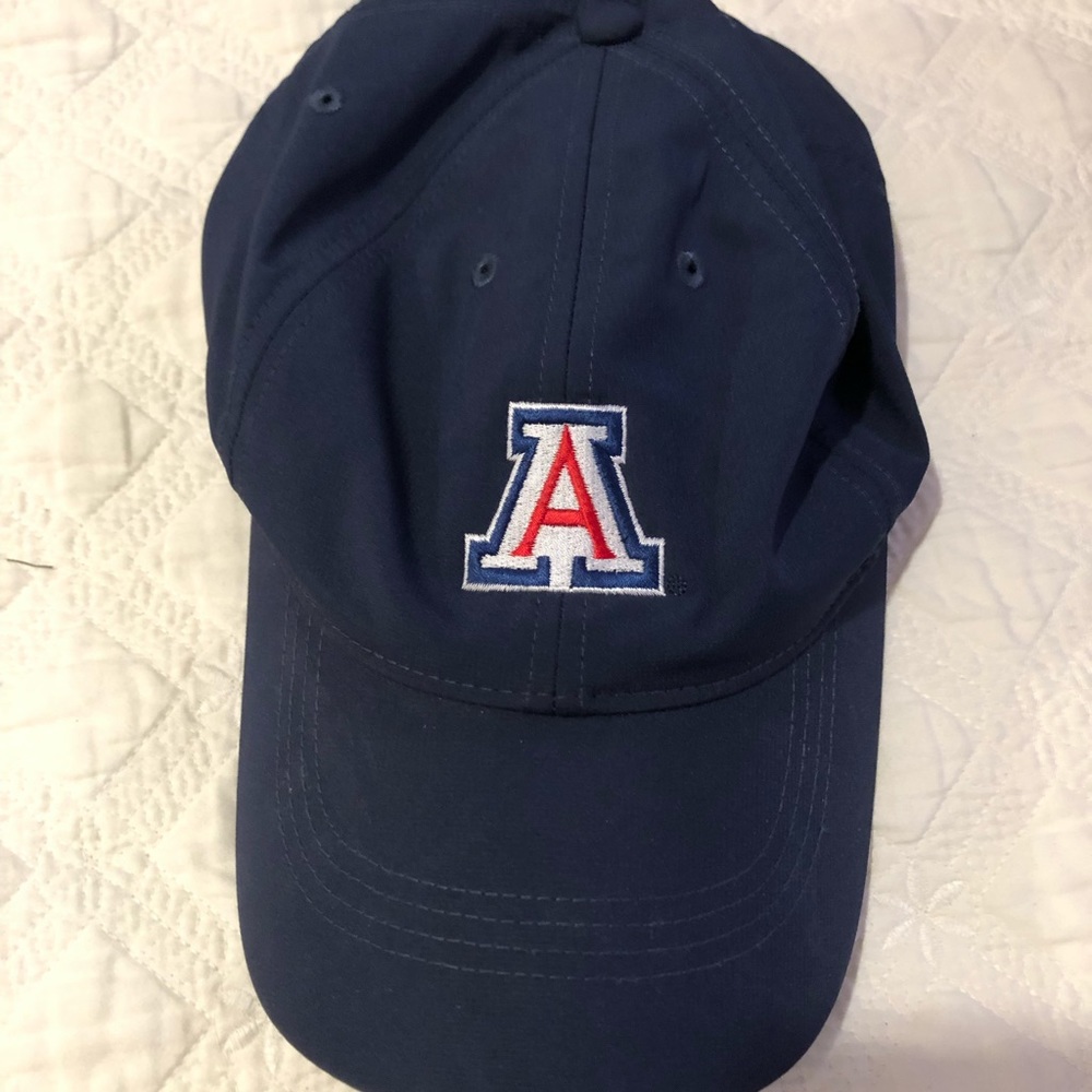 U of a hat